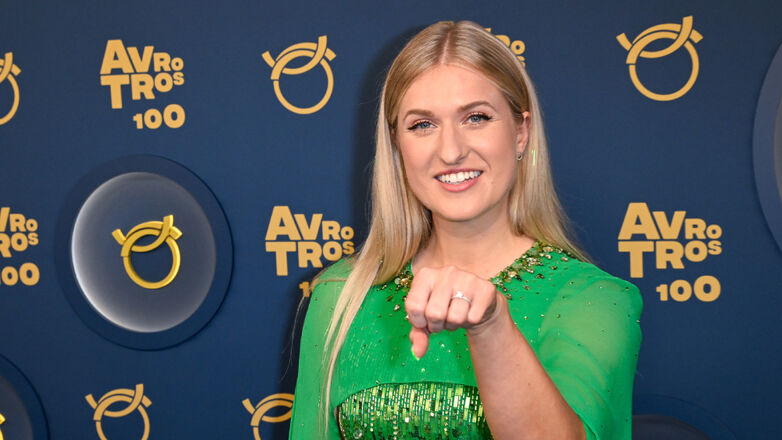 Britt Dekker wil sowieso een 'koets met paarden' tijdens haar bruiloft